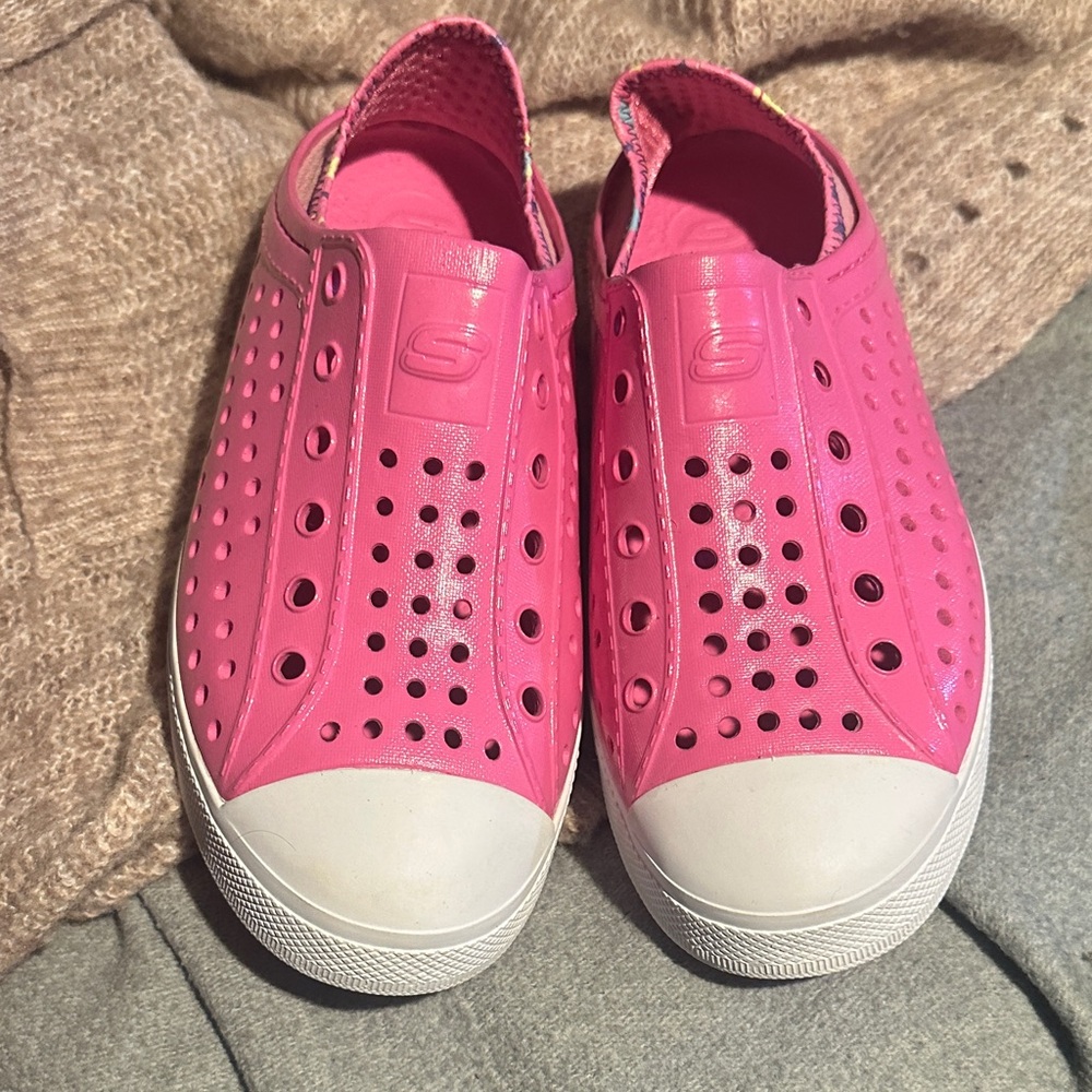 Kids Size 2 Pink Clogs
